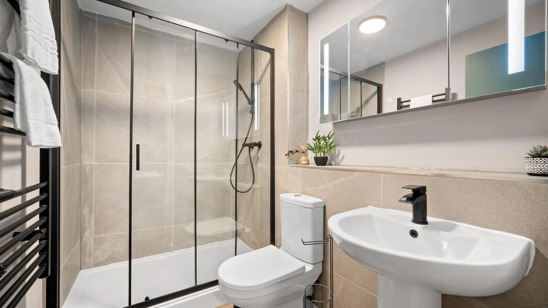 Modern Escape Fast Wifi 2 Minute Walk To Centre Διαμέρισμα Κάρντιφ 0*,  Ηνωμένο Βασίλειο