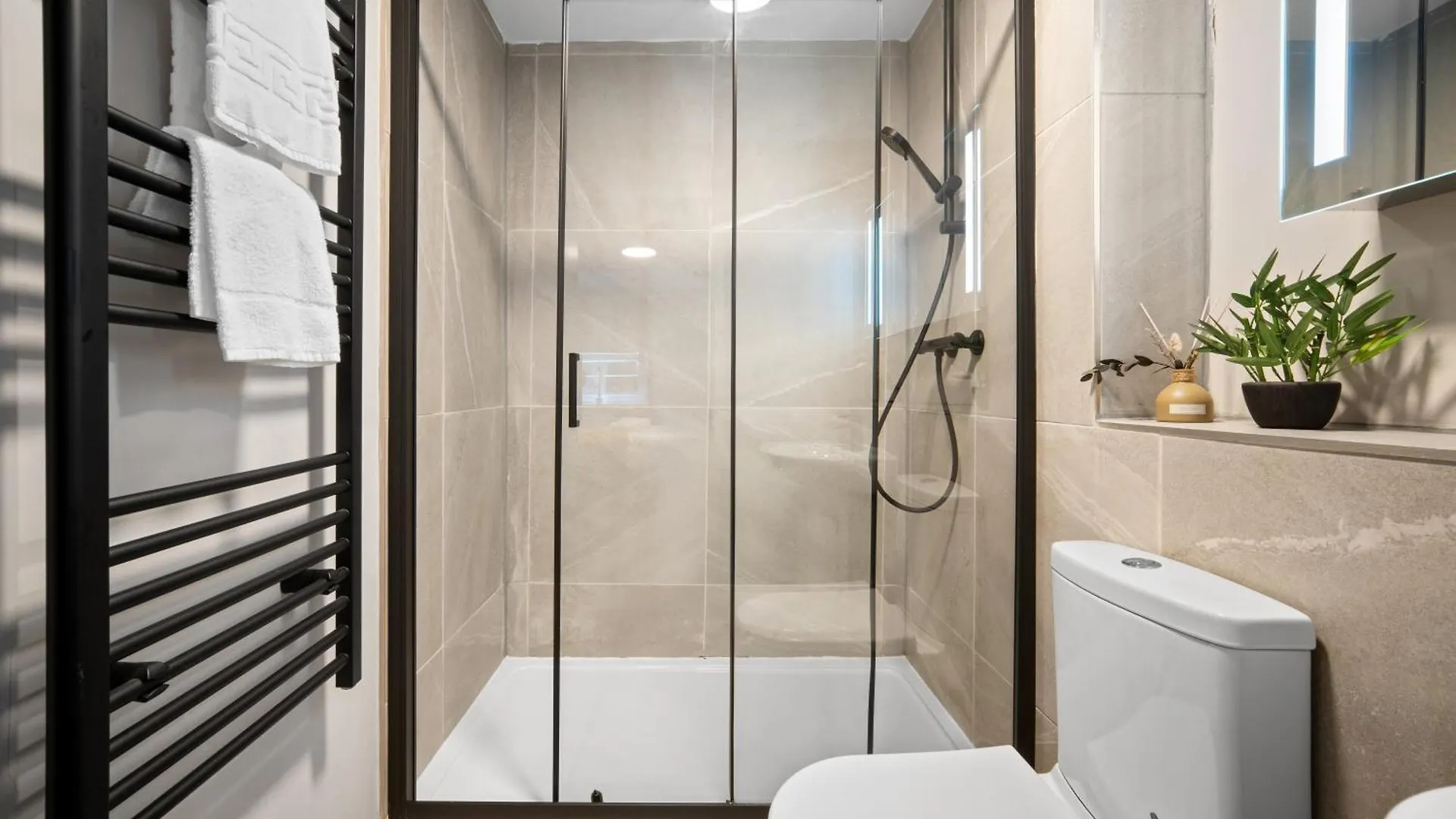 Апартаменты Modern Escape Fast Wifi 2 Minute Walk To Centre Кардифф Великобритания